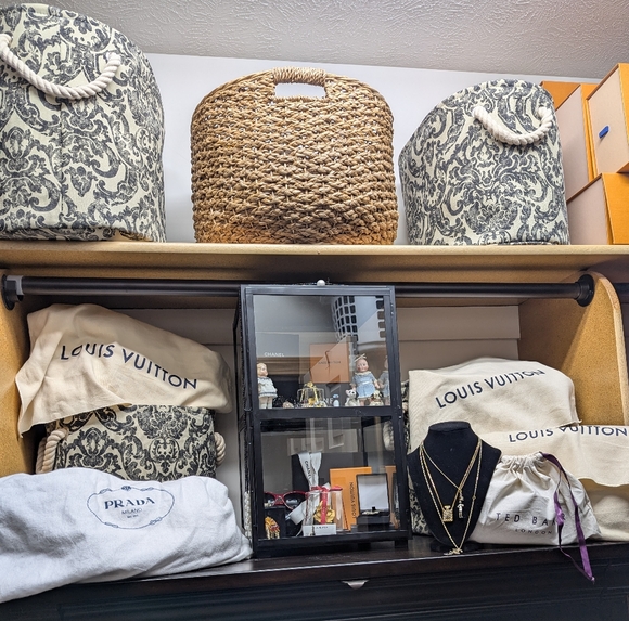 Meet your Posher, Stacey - Picture 2 of 2